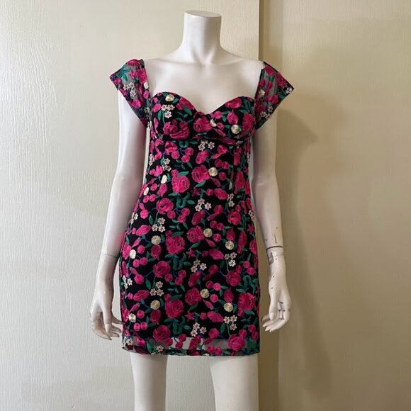 Missguided Dress 4 - Picture 2 of 5